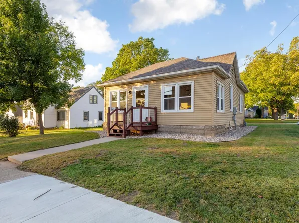 321 Oak St, Le Sueur, MN 56058
