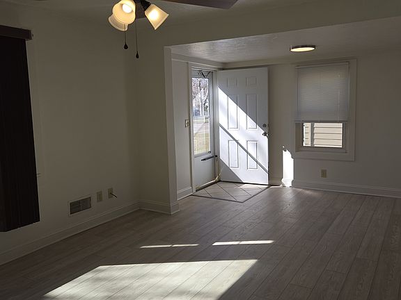 3rd image of 419 Kansas Ave