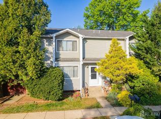 39 Gary Ct, Dayton, NJ
