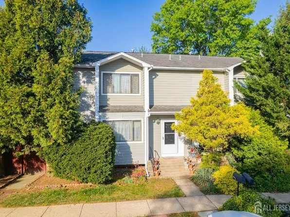 39 Gary Ct, Dayton, NJ 08810