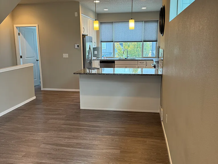 2329 W Bridge Ave — Photo 9
