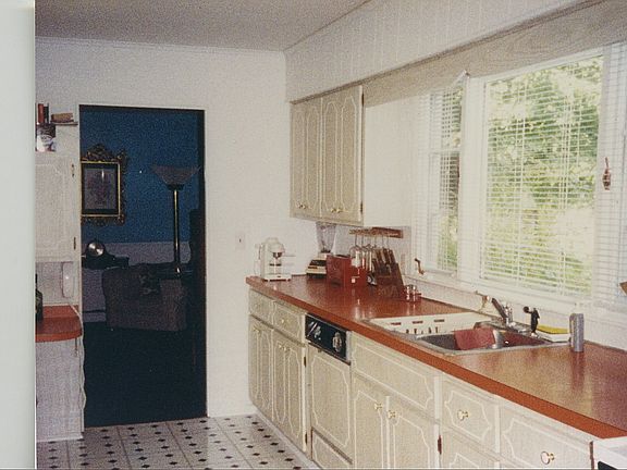 2nd image of 25 N Ellicott St