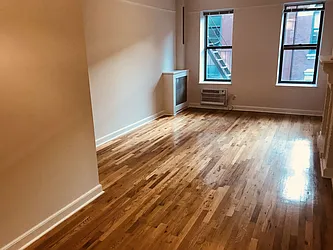 Rented by Metropolis Real Estate of Manhattan