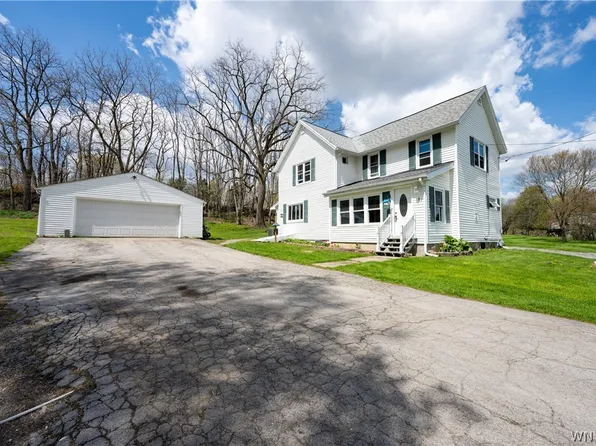 17 Brad St, Warsaw, NY 14569