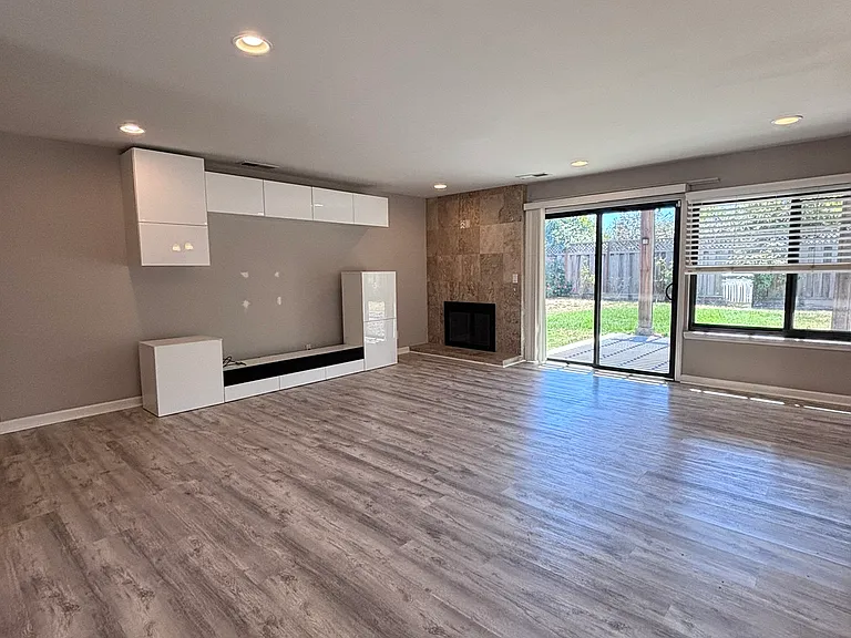 2348 Sawyer Ct — Photo 14