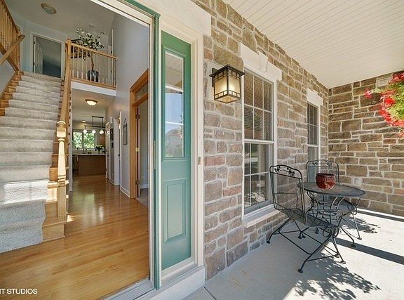 3rd image of 847 Columbia Cir