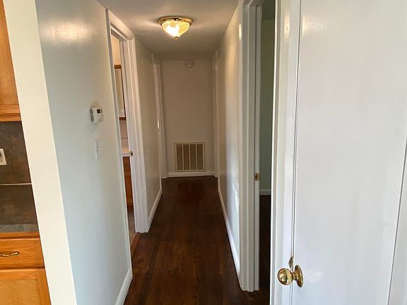 4th image of 104 Royal St