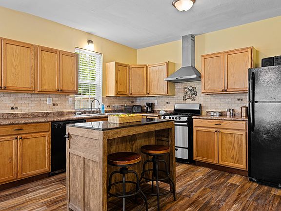 5th image of 700 Wood St