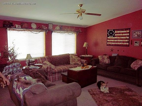 3rd image of 885 Tony Dr