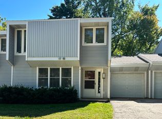 4115D Shark Ct, Great Lakes, IL 60088