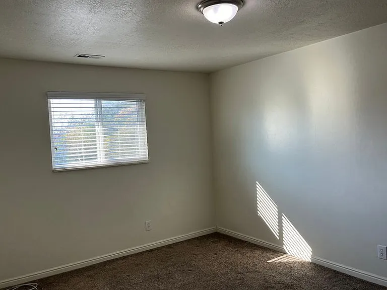 171 W 975 N #171 — Photo 8