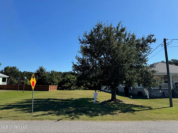 4th image of 227 S Lang Ave
