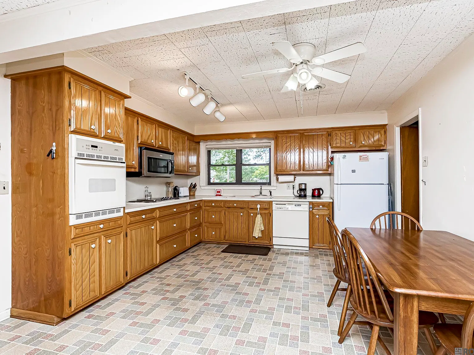 3 bed, 1454 sqft, $1,850 — Photo 3