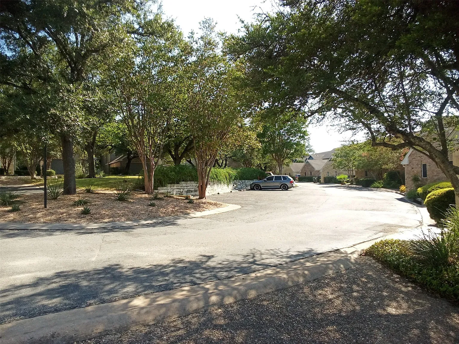 3 bed, 2.5 bath, 2038 sqft, $4,800 — Photo 3
