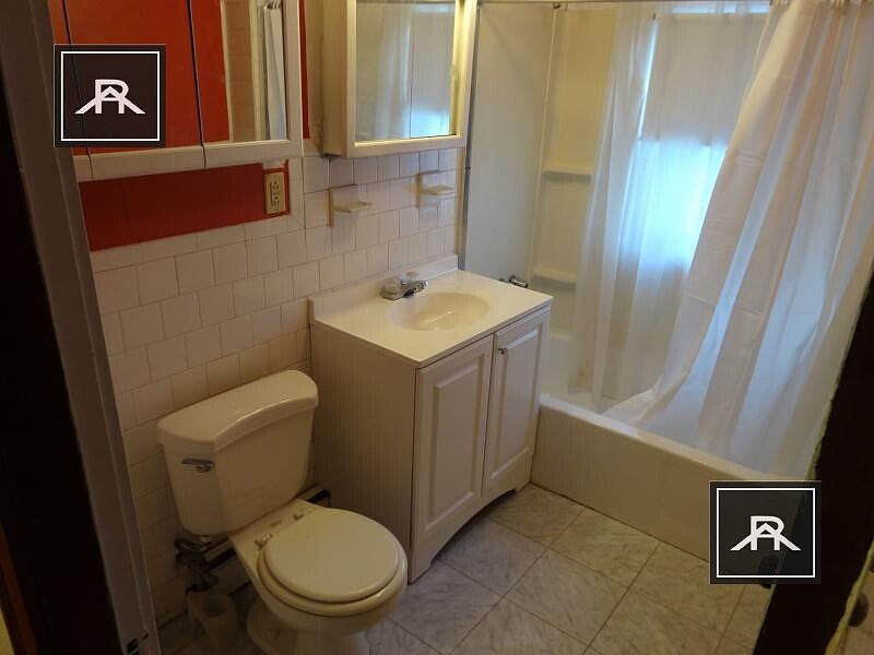 2nd image of 94 Hobart St #3