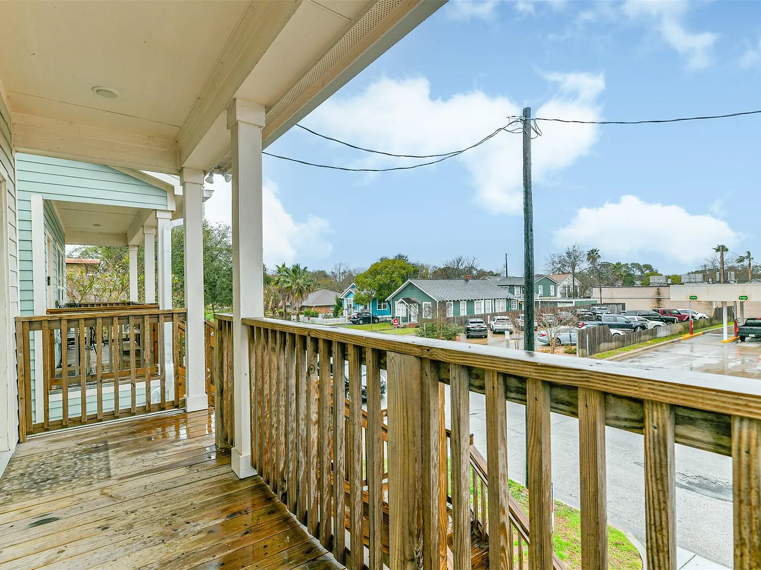 4 bed, 2.0 bath, 1440 sqft, $2,500 — Photo 2
