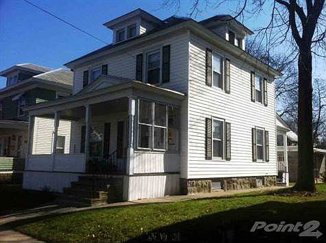 1st image of 17 Flandreaux Ave