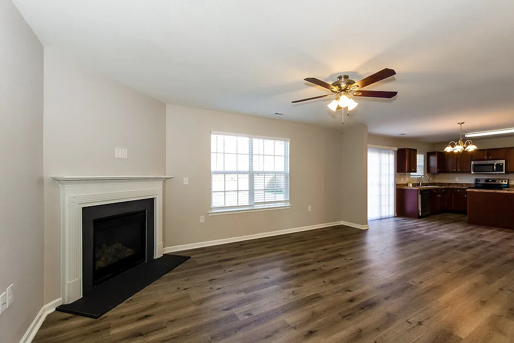 3 bed, 2.5 bath, 2231 sqft, $2,225 — Photo 4