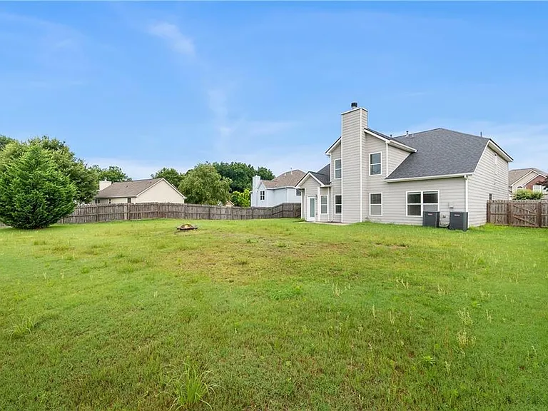 1055 Red Cedar Trl — Photo 3