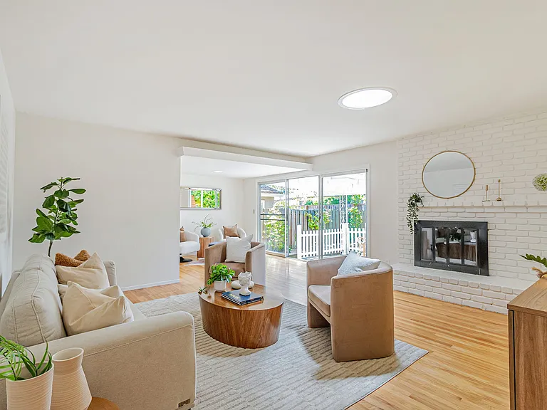 7624 Erin Way — Photo 3