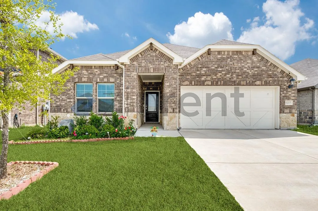 4 bed, 2260 sqft, $2,800 — Photo 1
