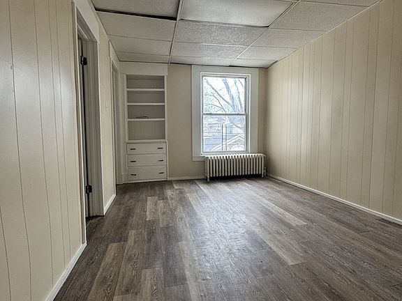 5th image of 472 Hudson Ave Unit 2