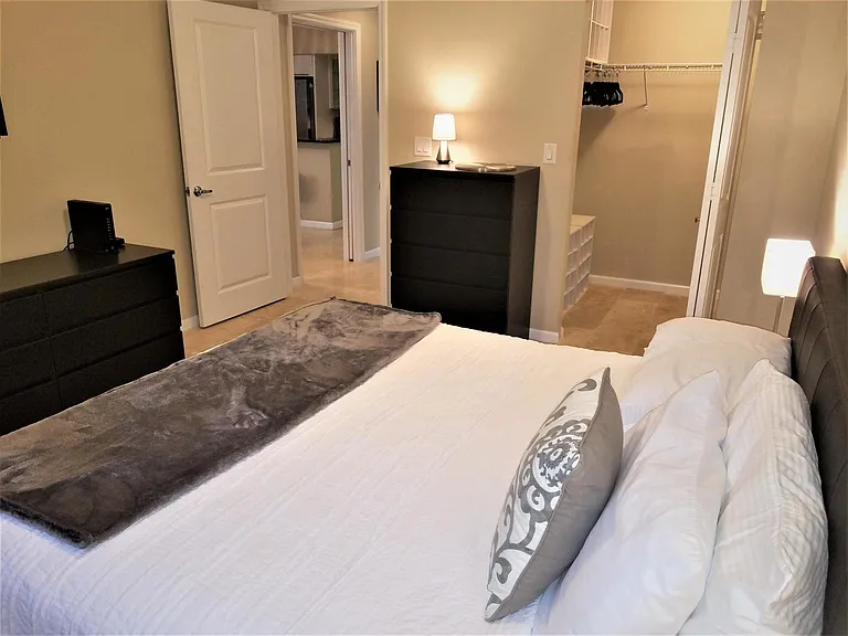 225 NE 1st St #401 — Photo 9