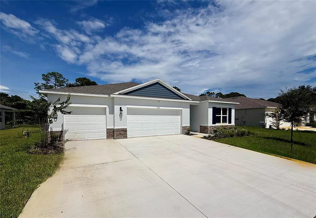 4 bed, 3.0 bath, 2336 sqft, $2,950 — Photo 2