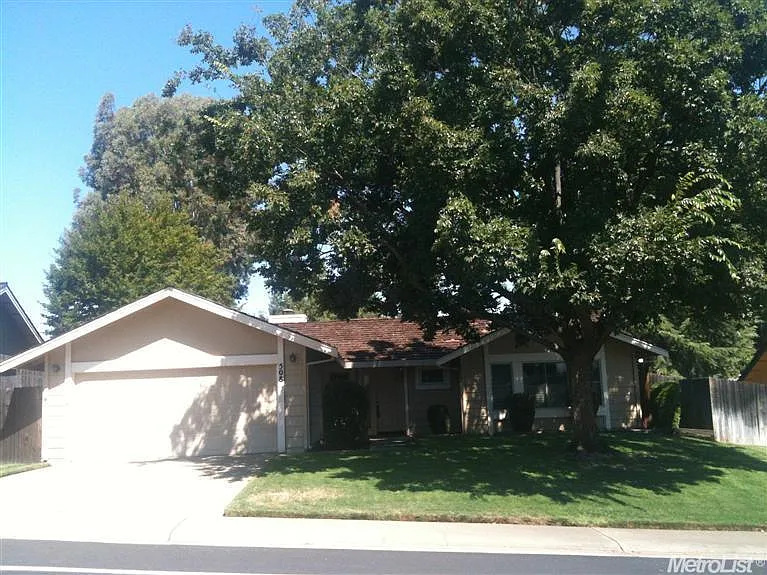 508 Willow Creek Dr photo 1