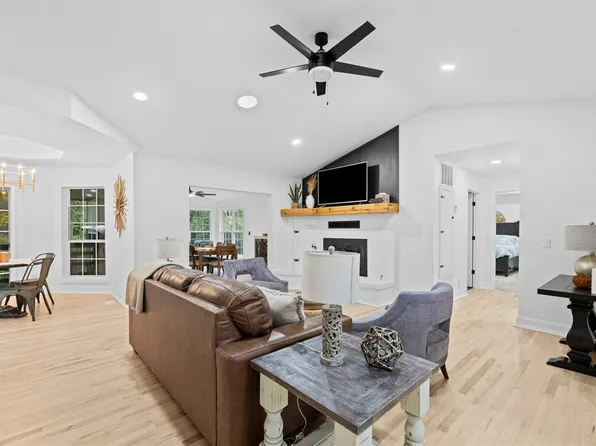 5 Dunvegan Ln, Bella Vista, AR 72715