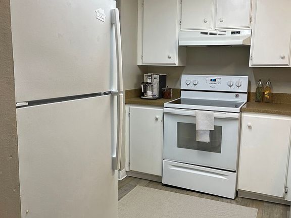 5th image of 10226 SE 6th St APT 28