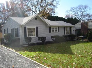 86 Winterberry Rd, Saunderstown, RI 02874
