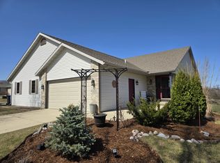 1002 E Lincoln St, Mount Horeb, WI 53572