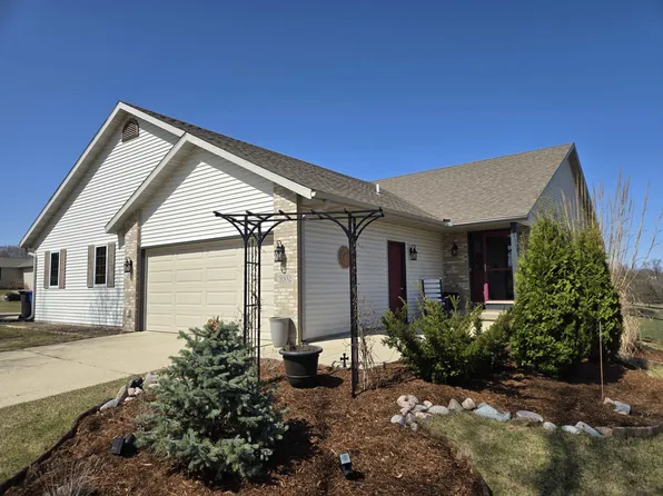 1002 E Lincoln St, Mount Horeb, WI 53572