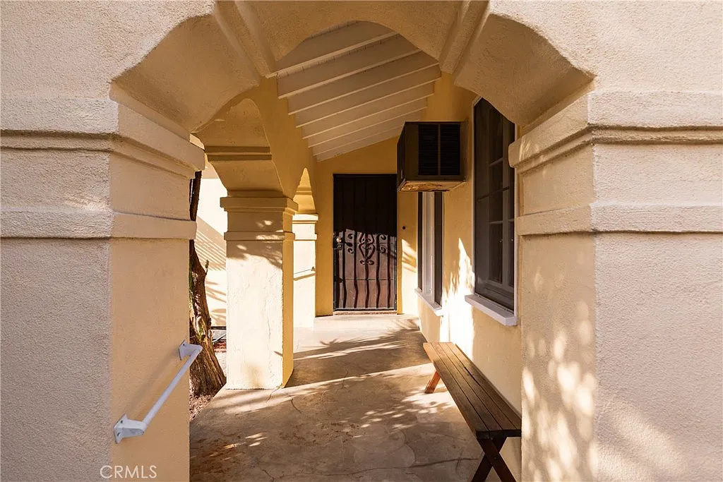 3 bed, 1.5 bath, 1418 sqft, $5,100 — Photo 3