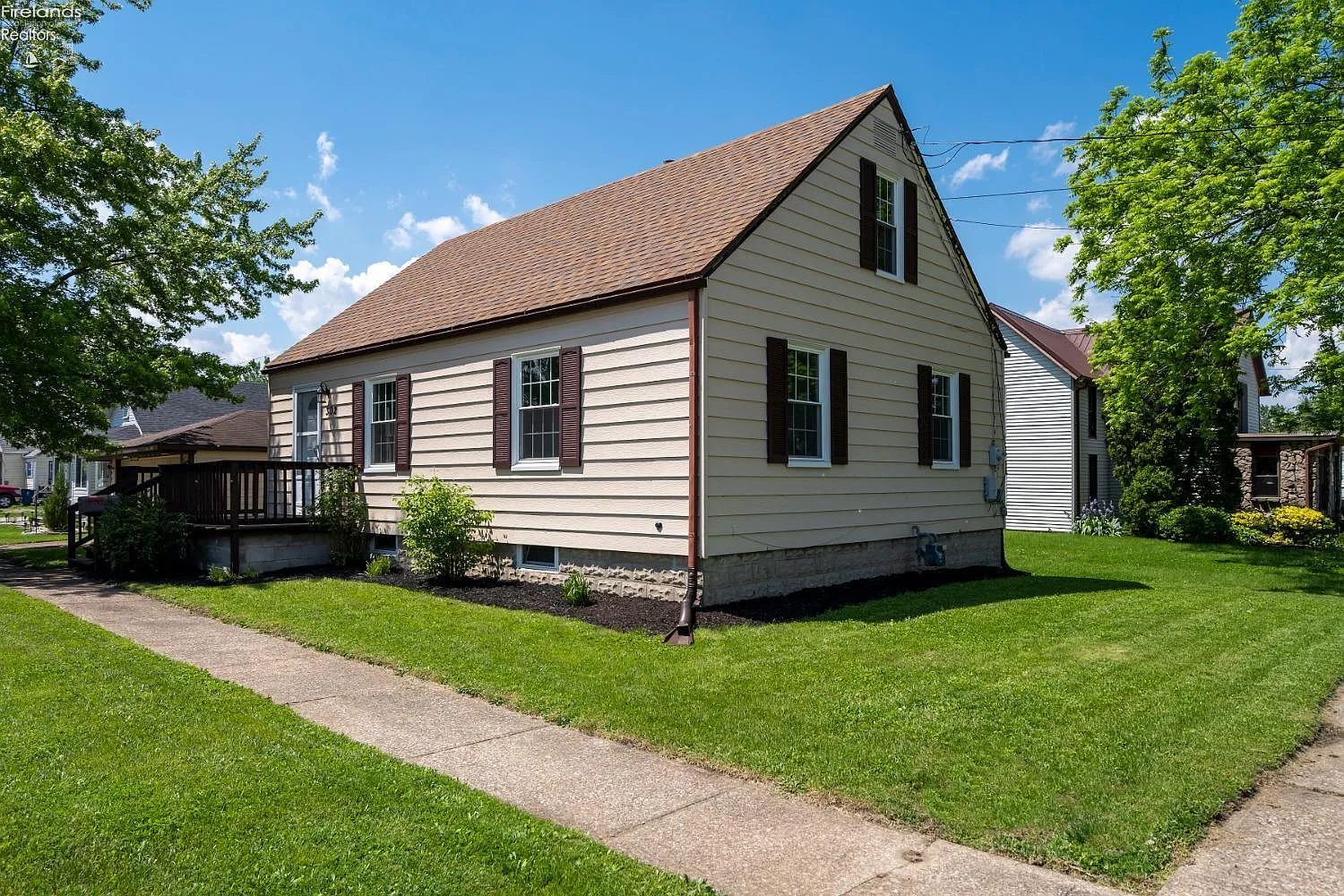 302 Walnut St photo 1