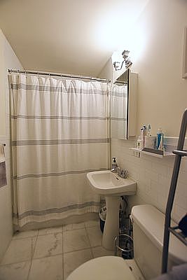 5th image of 7 Cornelia St APT 2E