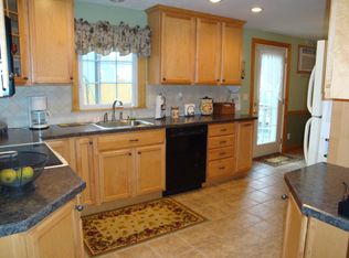 141 Palmer Ave, Riverside, RI 02915