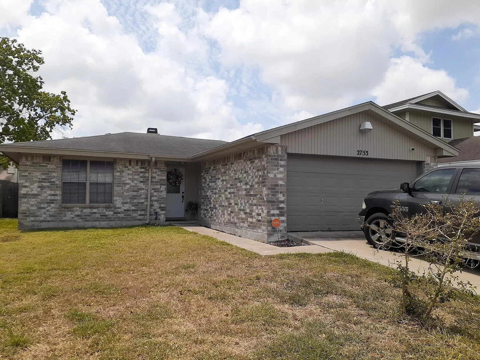2753 Camargo Dr — Photo 2
