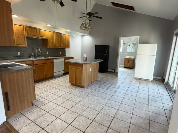 62-64 9th Ave, Carbondale, PA 18407