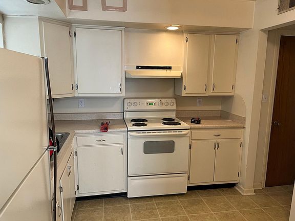 5th image of 415 Oak St #100