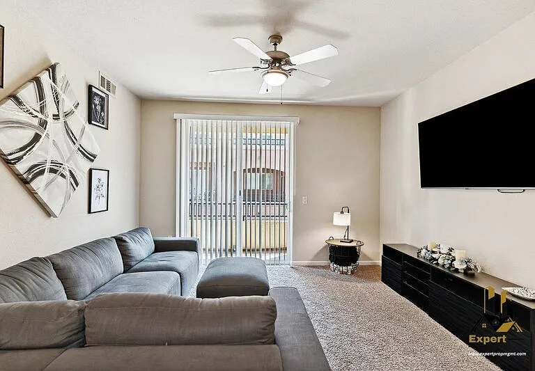 900 Moon Cir #922 — Photo 8