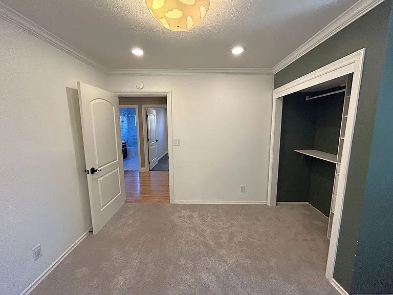941 W 23rd St — Photo 21