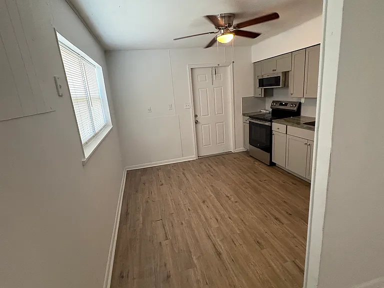 442 N Avenue F — Photo 1