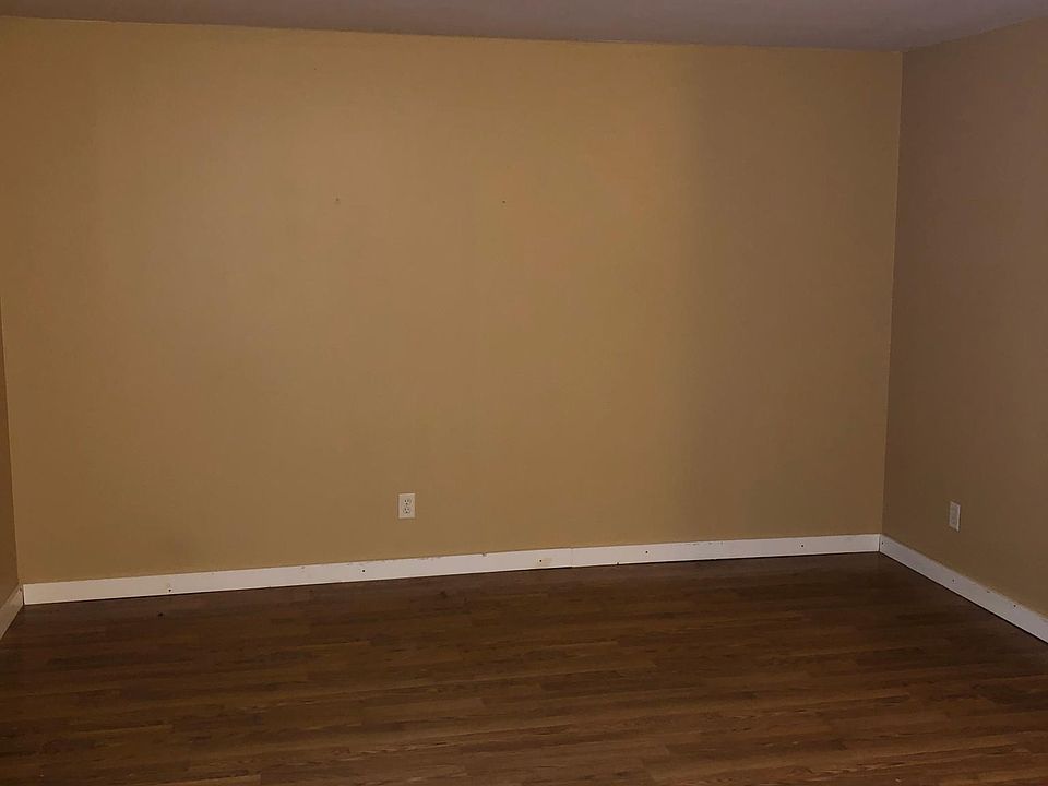2nd image of 460 Park Dr #33