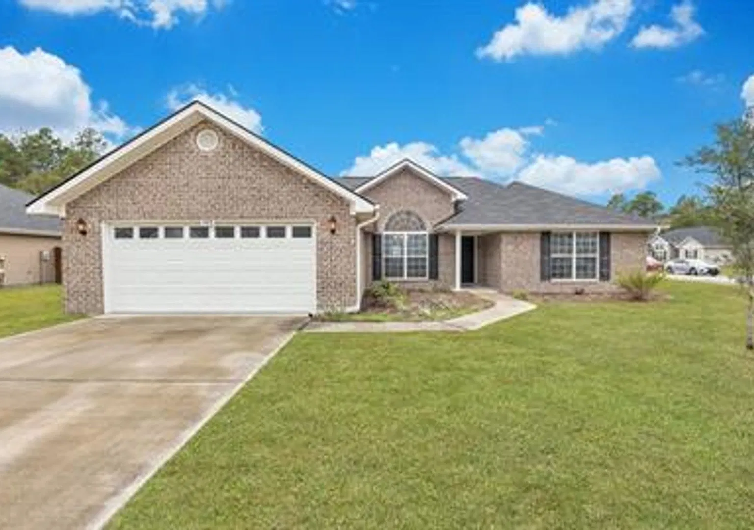 Spacious 4-bedroom/2 bath Brick home in Griffin Park! — Photo 1