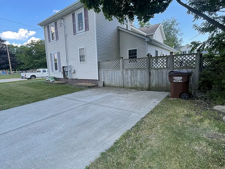 215 S Oneida St #MAIN — Photo 11