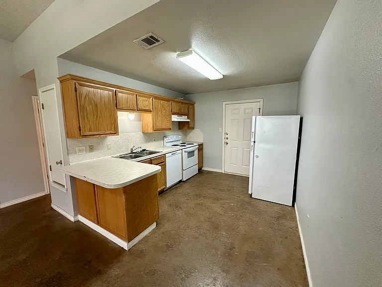 714 Redwood Ln #714 — Photo 6