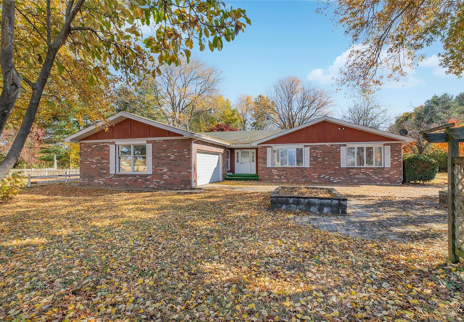 1354 S 5th St, Carrollton, IL 62016 Zillow