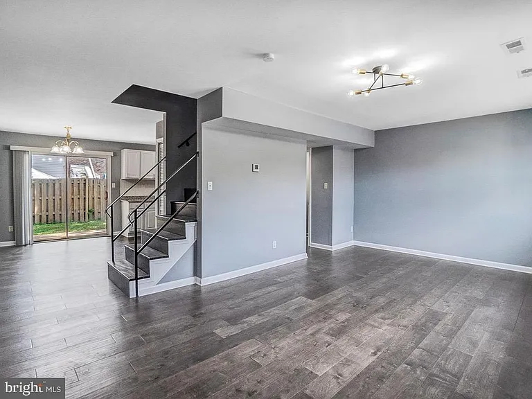 330 Brock Sq — Photo 8